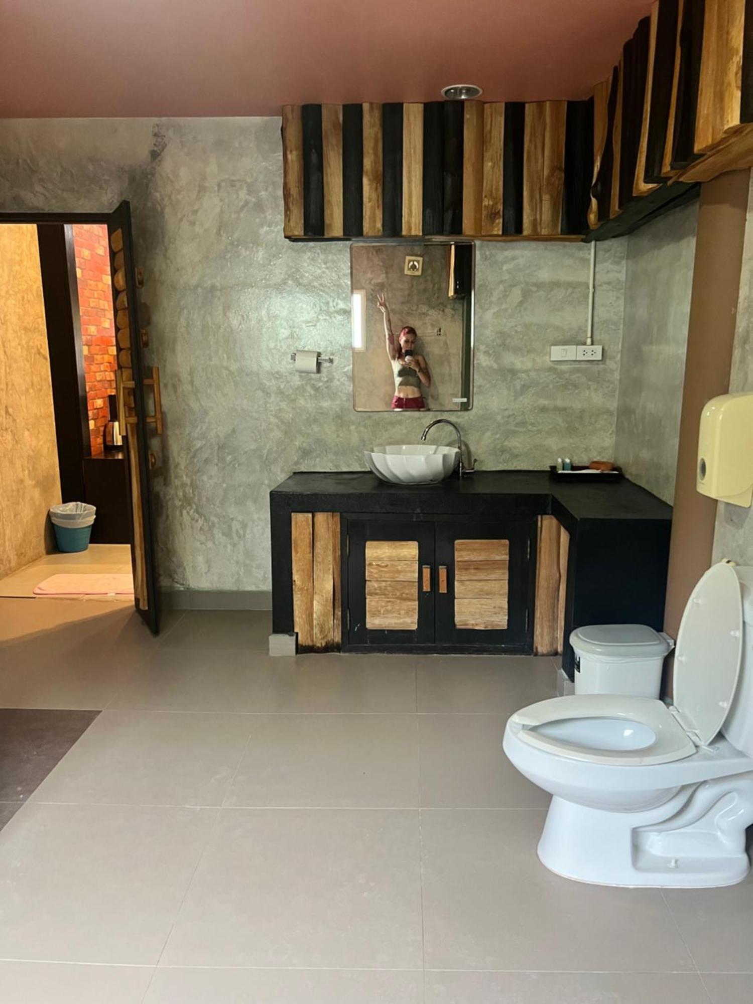 Revolution Kanchanaburi Adventure Hq * Ban Chuk Kum