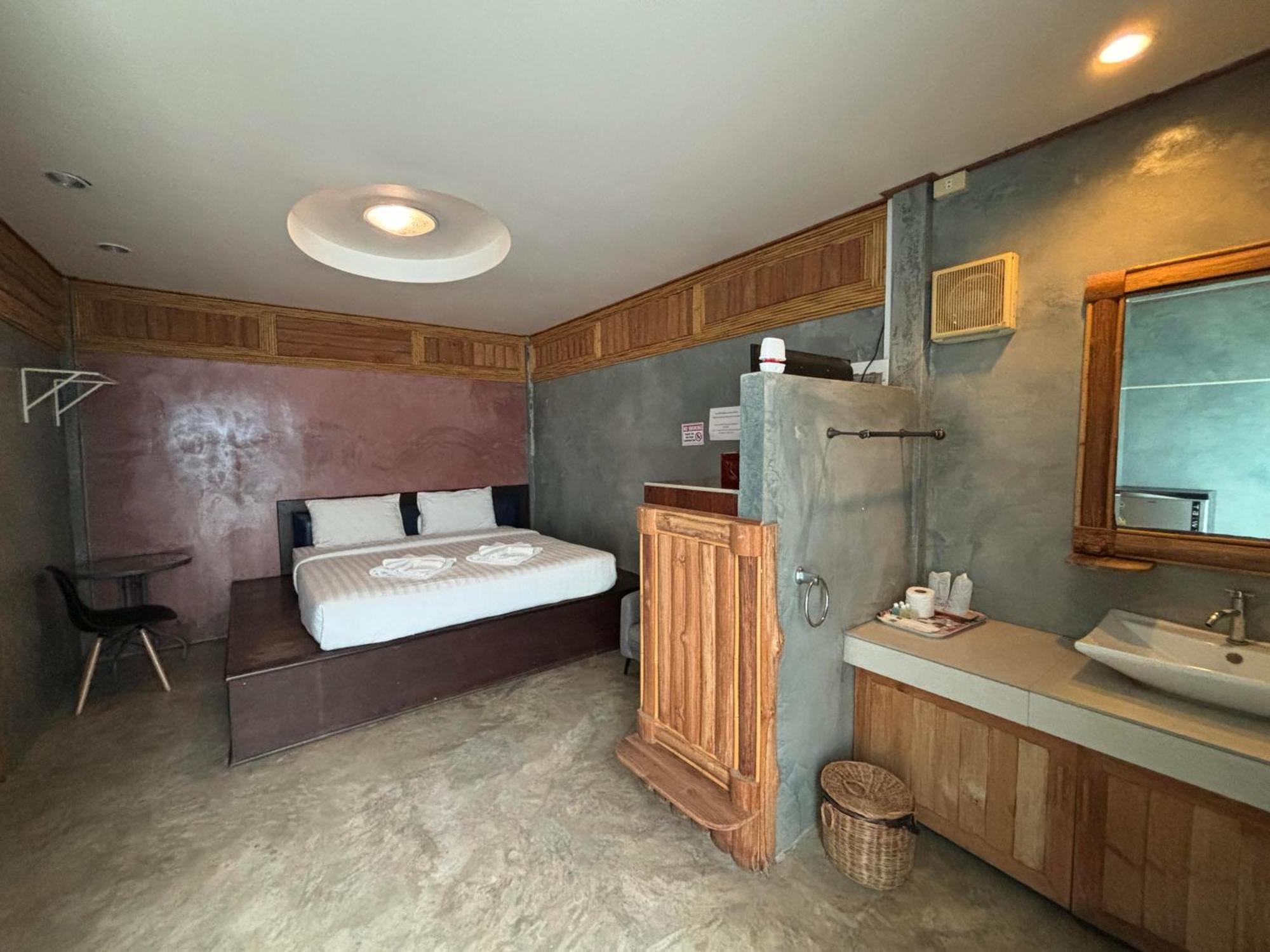 Revolution Kanchanaburi Adventure Hq Asrama *